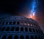 Stordendo Colosseum a Roma alla notte con le stelle, Italia Immagini Stock Stordendo Colosseum a Roma alla notte con le stelle, Italia Immagini Stock