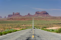 Strada famosa in valle del monumento, Utah, U.S.A. Fotografie Stock Strada famosa in valle del monumento, Utah, U.S.A. Fotografie Stock