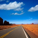 Strada scenica dell'Arizona Stati Uniti 163 alla valle del monumento Immagine Stock Strada scenica dell'Arizona Stati Uniti 163 alla valle del monumento Immagine Stock