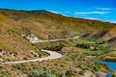 Strada secondaria scenica dei pini di Ponderosa vicino a Boise, Idaho immagine stock Strada secondaria scenica dei pini di Ponderosa vicino a Boise, Idaho immagine stock