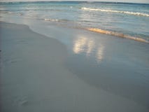 Strand bei Sonnenuntergang, Vieques, Puerto Rico lizenzfreie stockfotografie Strand bei Sonnenuntergang, Vieques, Puerto Rico lizenzfreie stockfotografie