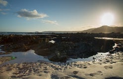 Strand bij zonsondergang in Cornwall, Engeland royalty-vrije stock fotografie Strand bij zonsondergang in Cornwall, Engeland royalty-vrije stock fotografie