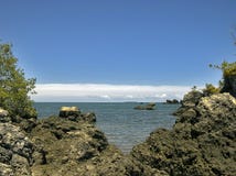 Strand op het Eiland van ` Pedra Furada `, Bahia royalty-vrije stock afbeelding Strand op het Eiland van ` Pedra Furada `, Bahia royalty-vrije stock afbeelding