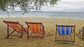 Strandbed op het strand royalty-vrije stock afbeelding Strandbed op het strand royalty-vrije stock afbeelding
