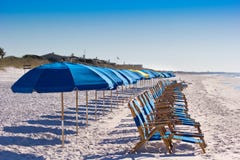Strandstolar på den Destin stranden Royaltyfria Bilder Strandstolar på den Destin stranden Royaltyfria Bilder