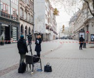 Strasburski Francja po ataków terrorystycznych przy boże narodzenie rynkiem obraz stock Strasburski Francja po ataków terrorystycznych przy boże narodzenie rynkiem obraz stock