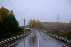 Straße nach Regen stockfotos Straße nach Regen stockfotos