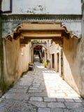 Straße Ulica Kaporova und der Eingang zum Ikonen-Museum stockbilder Straße Ulica Kaporova und der Eingang zum Ikonen-Museum stockbilder