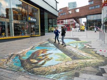 Straßenkunst, die optische Täuschung zeigt stockfoto Straßenkunst, die optische Täuschung zeigt stockfoto