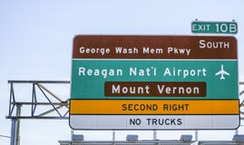 Street sign to Reagan National Airport in Washington DC - WASHINGTON, DISTRICT OF COLUMBIA - APRIL 8, 2017 stock images Street sign to Reagan National Airport in Washington DC - WASHINGTON, DISTRICT OF COLUMBIA - APRIL 8, 2017 stock images