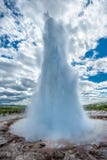 Strokkur geyser, Island royaltyfri bild Strokkur geyser, Island royaltyfri bild