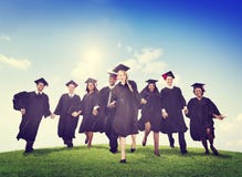 Studenten-Staffelungs-Erfolgs-Leistungs-Feier-Glück stockfotografie Studenten-Staffelungs-Erfolgs-Leistungs-Feier-Glück stockfotografie
