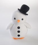 stuk speelgoed of grappige met de hand gemaakte stuk speelgoed pinguïnen op achtergrond stock foto stuk speelgoed of grappige met de hand gemaakte stuk speelgoed pinguïnen op achtergrond stock foto