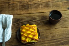 Stuk van cake met coffe stock afbeeldingen Stuk van cake met coffe stock afbeeldingen