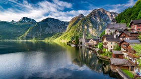 Stunning dawn at mountain lake in Hallstatt, Alps, Austria Stock Photography Stunning dawn at mountain lake in Hallstatt, Alps, Austria Stock Photography