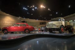 STUTTGART, DEUTSCHLAND - 30. DEZEMBER 2018: Innenraum des Museums lizenzfreie stockbilder STUTTGART, DEUTSCHLAND - 30. DEZEMBER 2018: Innenraum des Museums lizenzfreie stockbilder