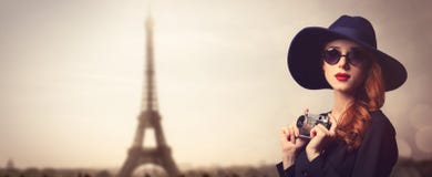 Style Redhead Women With Sunglasses And Vintage Camera. Royalty Free Stock Photos Style Redhead Women With Sunglasses And Vintage Camera. Royalty Free Stock Photos
