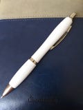 Stylo blanc avec un anneau argenté photo stock Stylo blanc avec un anneau argenté photo stock