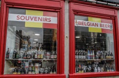 Ställa ut med olika öl - den populäraste alkoholdrycken i Belgien fotografering för bildbyråer Ställa ut med olika öl - den populäraste alkoholdrycken i Belgien fotografering för bildbyråer