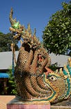 Stäng sig upp av en Naga på trappan till templet Wat Phra That Doi Suthep, Chiang Mai fotografering för bildbyråer Stäng sig upp av en Naga på trappan till templet Wat Phra That Doi Suthep, Chiang Mai fotografering för bildbyråer