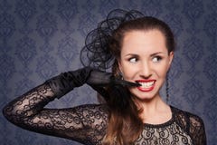 Stående av den unga kvinnan i aftonmakeup arkivfoton Stående av den unga kvinnan i aftonmakeup arkivfoton