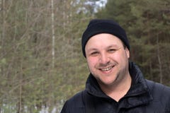Stående av en ilsken Caucasian man i träna arkivfoton Stående av en ilsken Caucasian man i träna arkivfoton