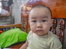 Ståendefoto av Cutie och den stiliga asiatiska pojken arkivbild Ståendefoto av Cutie och den stiliga asiatiska pojken arkivbild
