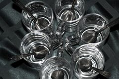Stångexponeringsglas som hänger på kuggen royaltyfri bild Stångexponeringsglas som hänger på kuggen royaltyfri bild
