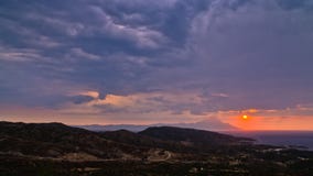Stürmischer Himmel und Sonnenaufgang am heiligen Berg Athos stockfotos Stürmischer Himmel und Sonnenaufgang am heiligen Berg Athos stockfotos