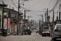 Subúrbios da Cidade da Guatemala que caracterizam uma devastaçã0 mas o harmônico foto de stock Subúrbios da Cidade da Guatemala que caracterizam uma devastaçã0 mas o harmônico foto de stock
