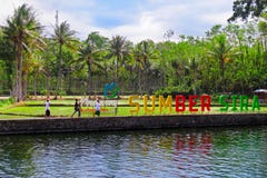 Sumber Sira - курорт ключевой воды с естественным бассейном стоковые фото Sumber Sira - курорт ключевой воды с естественным бассейном стоковые фото