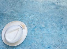 Summer vacation, blue background in the form of the sea, hat, shells stock photography Summer vacation, blue background in the form of the sea, hat, shells stock photography