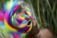 Sumário brasileiro colorido do movimento da celebração da selva do carnaval fotos de stock Sumário brasileiro colorido do movimento da celebração da selva do carnaval fotos de stock