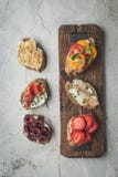 Sund frukost som Lägenhet-är lekmanna- av strikt vegetarianrostade bröd Rent ätamatbegrepp Top beskådar kopiera avstånd arkivbild Sund frukost som Lägenhet-är lekmanna- av strikt vegetarianrostade bröd Rent ätamatbegrepp Top beskådar kopiera avstånd arkivbild