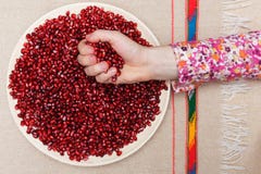 Sunda och smakliga vegetariska matvitaminer och antioxidants på en platta royaltyfri fotografi Sunda och smakliga vegetariska matvitaminer och antioxidants på en platta royaltyfri fotografi