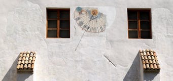 sundial доминиканского скита bolzano старый стоковое изображение rf sundial доминиканского скита bolzano старый стоковое изображение rf