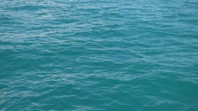Superficie de la agua de mar, visión desde el barco móvil metrajes Superficie de la agua de mar, visión desde el barco móvil metrajes