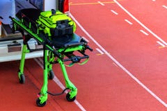 Suporte do carro da ambulância da emergência perto no estádio A camionete interna da ambulância é serviço médico e equipamento da foto de stock Suporte do carro da ambulância da emergência perto no estádio A camionete interna da ambulância é serviço médico e equipamento da foto de stock