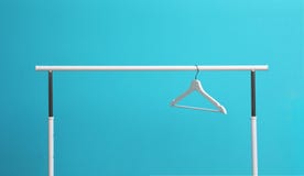 Support de garde-robe avec le cintre images libres de droits Support de garde-robe avec le cintre images libres de droits