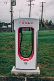 Surchauffeurs de Tesla à la station service de M8 Ballacolla, photos stock Surchauffeurs de Tesla à la station service de M8 Ballacolla, photos stock