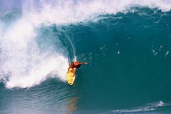 Surfen der Rohrleitung in Hawaii Surfen der Rohrleitung in Hawaii