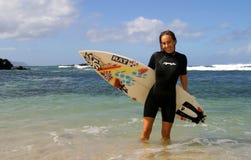Surfer Cecilia Enriquez met Surfplank stock afbeeldingen Surfer Cecilia Enriquez met Surfplank stock afbeeldingen