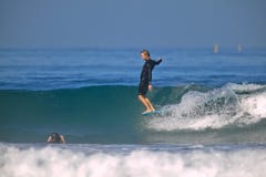 Surfista di guida del radiatore anteriore immagini stock libere da diritti Surfista di guida del radiatore anteriore immagini stock libere da diritti