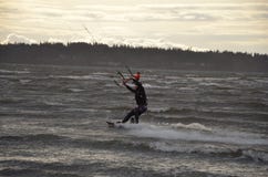 Surfisti dell'aquilone sulla baia Immagine Stock Libera da Diritti Surfisti dell'aquilone sulla baia Immagine Stock Libera da Diritti