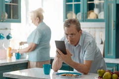 Surprised man reading bad news stock photography Surprised man reading bad news stock photography