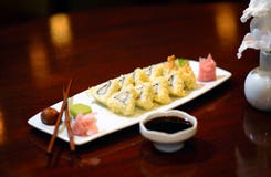 Sushi-Servierplatten-feine speisende Erfahrung stockfotografie Sushi-Servierplatten-feine speisende Erfahrung stockfotografie