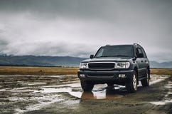 suv 4x4 в путешествовать степи Монголии offroad стоковые фото suv 4x4 в путешествовать степи Монголии offroad стоковые фото