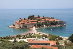 Sveti Stefan en härlig holme och ett lyxigt hotell tillgriper budva montenegro royaltyfria bilder Sveti Stefan en härlig holme och ett lyxigt hotell tillgriper budva montenegro royaltyfria bilder