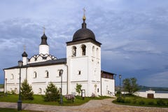Sviyazhsk Ryssland, Juni 04, 2018: Antagandedomkyrka i Sviyazhsk, republik av Tatarstan fotografering för bildbyråer Sviyazhsk Ryssland, Juni 04, 2018: Antagandedomkyrka i Sviyazhsk, republik av Tatarstan fotografering för bildbyråer
