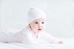 Sweet little baby girl lying on her tummy and knitted hat stock photography Sweet little baby girl lying on her tummy and knitted hat stock photography